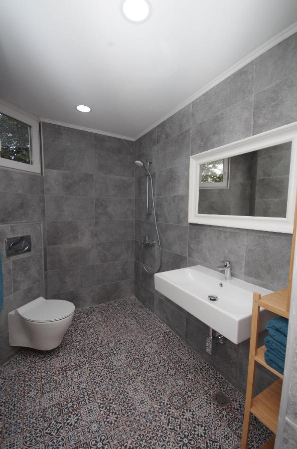 The White Apartment - Bogoridi Main Street Burgas Exterior foto