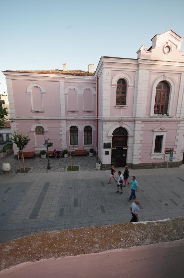 The White Apartment - Bogoridi Main Street Burgas Exterior foto